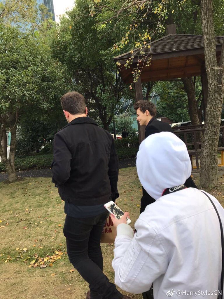 1DInsideReport's tweet photo. Harry in Shanghai today ! https://t.co/EqzD8mk85m