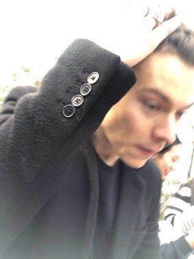 1DInsideReport's tweet photo. Harry in Shanghai today ! https://t.co/EqzD8mk85m
