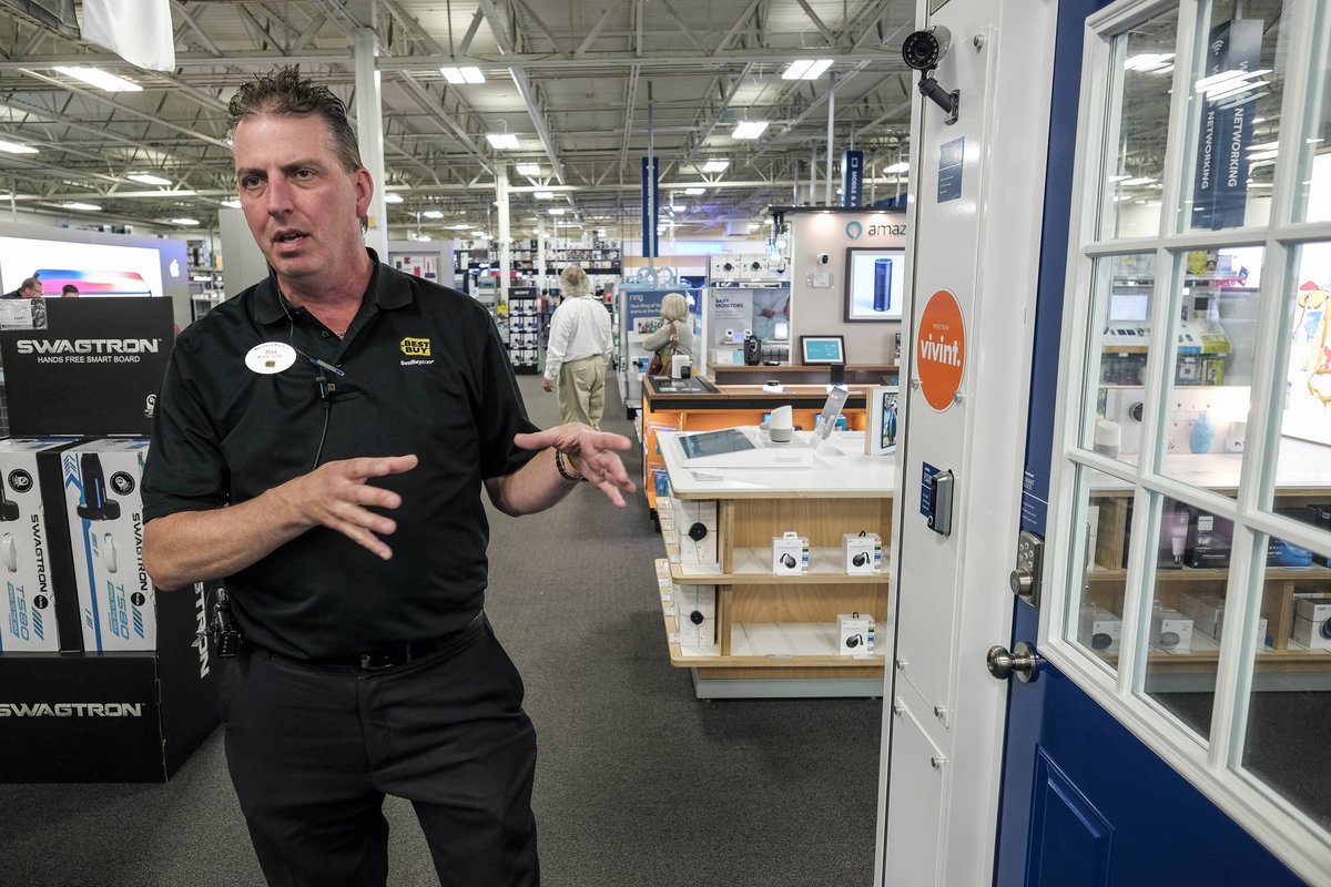 Retailers get ready for holiday shoppers dlvr.it/Q1jk0Q