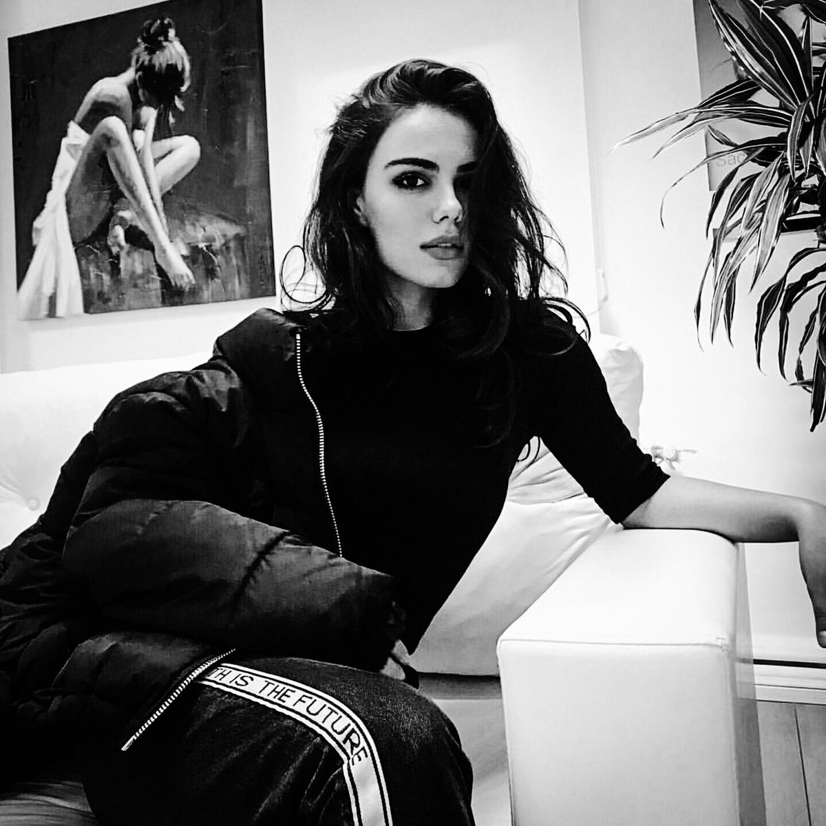 roseatspace's tweet photo. tablo musun sen yahu!🔥 #özgükaya https://t.co/0tq40BrzVn