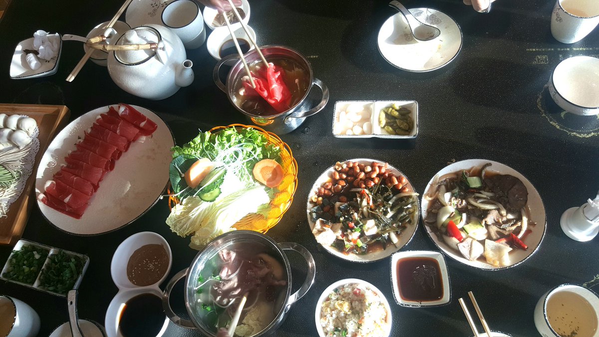 Бидэн 3 ирсэн байна..Хурдан ирээч ээ @NarantsetsegUrj #NaadamCenter