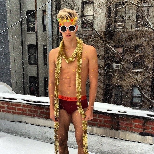 ShyAngelicBoy's tweet photo. Hes getting festive. 

Jay, what the fuck you doin? https://t.co/4WvHGS7EZZ