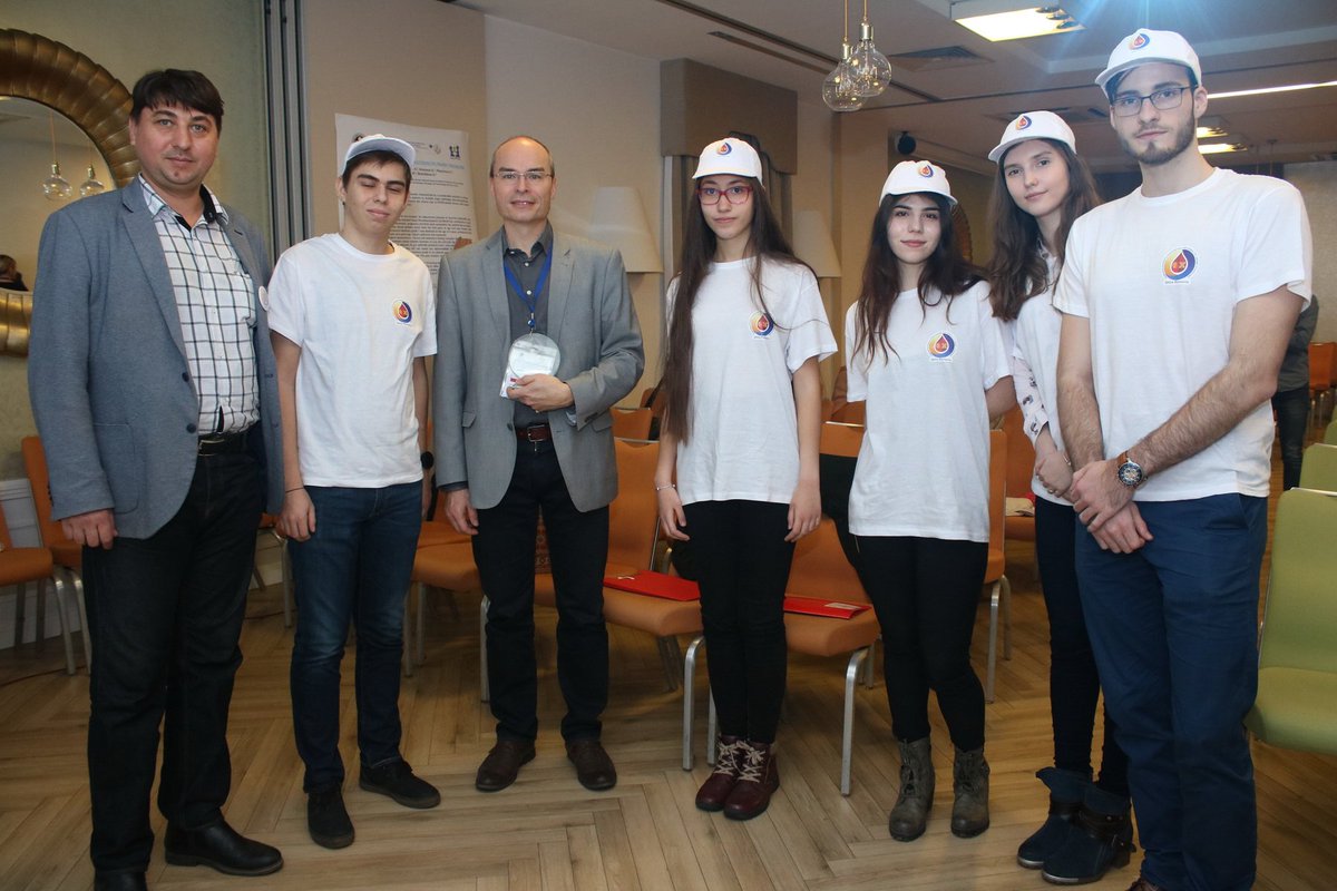 SHUaRomania's tweet photo. We attended the Pediatric Nephrology Teaching Course in Bucharest and had the chance to meet our doctors.

SHUa Romania offered an award to Prof Zoltan Prohaszka from Budapest in Recognition of his Outstanding Effort in helping Children with Hemolytic Uremic Syndrome from Romania https://t.co/ZhuN6DWMCT