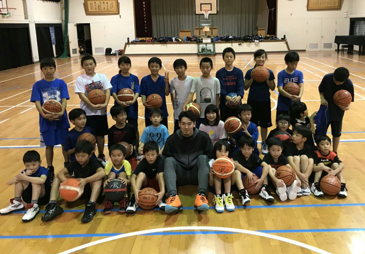 ライジングゼファーフクオカ 11月15日 水 多々良小学校の ミニバスケットボールクラブ に加納督大選手が訪問 今後も福岡のバスケット界を盛り上げる為に スケジュールを調整して福岡県内のミニバスケットボールクラブを訪問させて頂きます