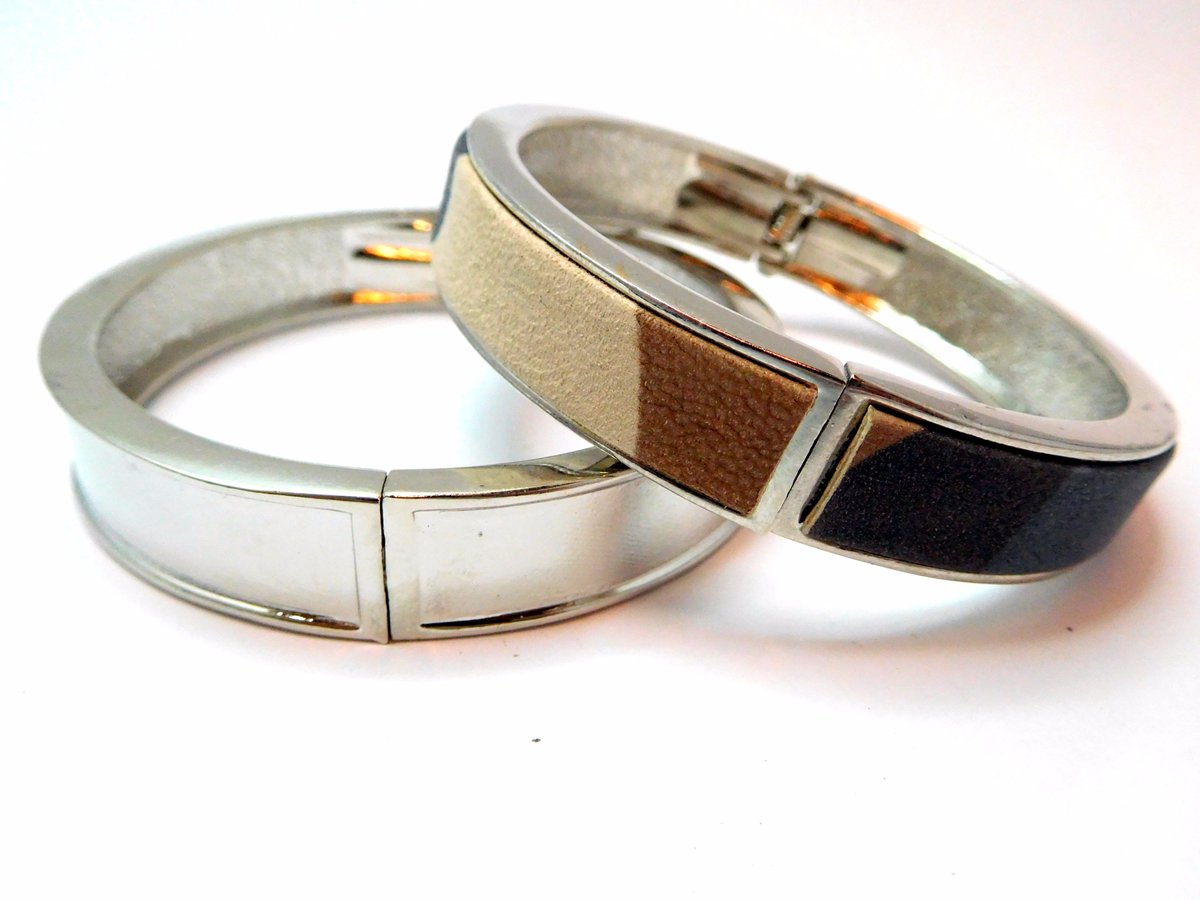 SunEnterprises_'s tweet photo. 📍🌿FIND YOUR FAVOURITE BANGLES FROM our wide range of supply via this link: 📍🌿
🌷https://t.co/c1jeP9GydB…/metal-cuffs-in-copper-brass… 🌷
👉🏼And COMBINE THEM WITH OUR LEATHER PRODUCTS to create nice bracelets!💕
https://t.co/lBV5whdQfH https://t.co/8AQV2dueBZ