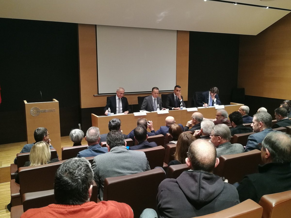 luigidimaio's tweet photo. Adesso incontro con Confesercenti a Milano per parlare con le piccole e medie imprese lombarde. Ascolterò le loro esigenze e proporrò i nostri programmi. Prima di tutto le leggi da abolire per eliminare la burocrazia https://t.co/Ja7J3XknKi