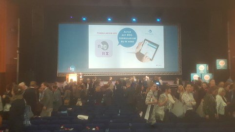 DigitalisNL's tweet photo. Pauze #NHG17. Mooi moment om de #NHGRx app te downloaden. Meer info in de NHG stand. Snel en direct toegang tot #NHG #formularium. #huisartsen #farmacotherapie @NHGCongres https://t.co/HWm8A1bx41