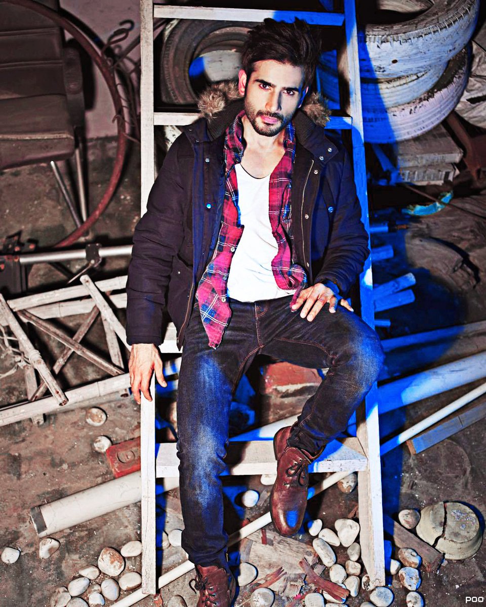 PooCreations's tweet photo. #HotnessOverloaded 🔥🔥🔥 @karantacker #ForProfilePicture #Lockscreen https://t.co/zwb3yT2viT
