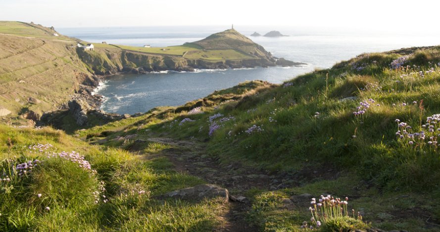 TheHolidayCots's tweet photo. #WestCornwall is laced with a network of #footpaths that can be #explored along with a variety of #steepcliffs, #gentlebays & #harbours for a #relaxingholiday in an #AreaOfOutstandingNaturalBeauty. https://t.co/umEzUnZYJv #SelfCatering #Cornwall #HolidayAccommodation #UK https://t.co/BNnM4gA7G8