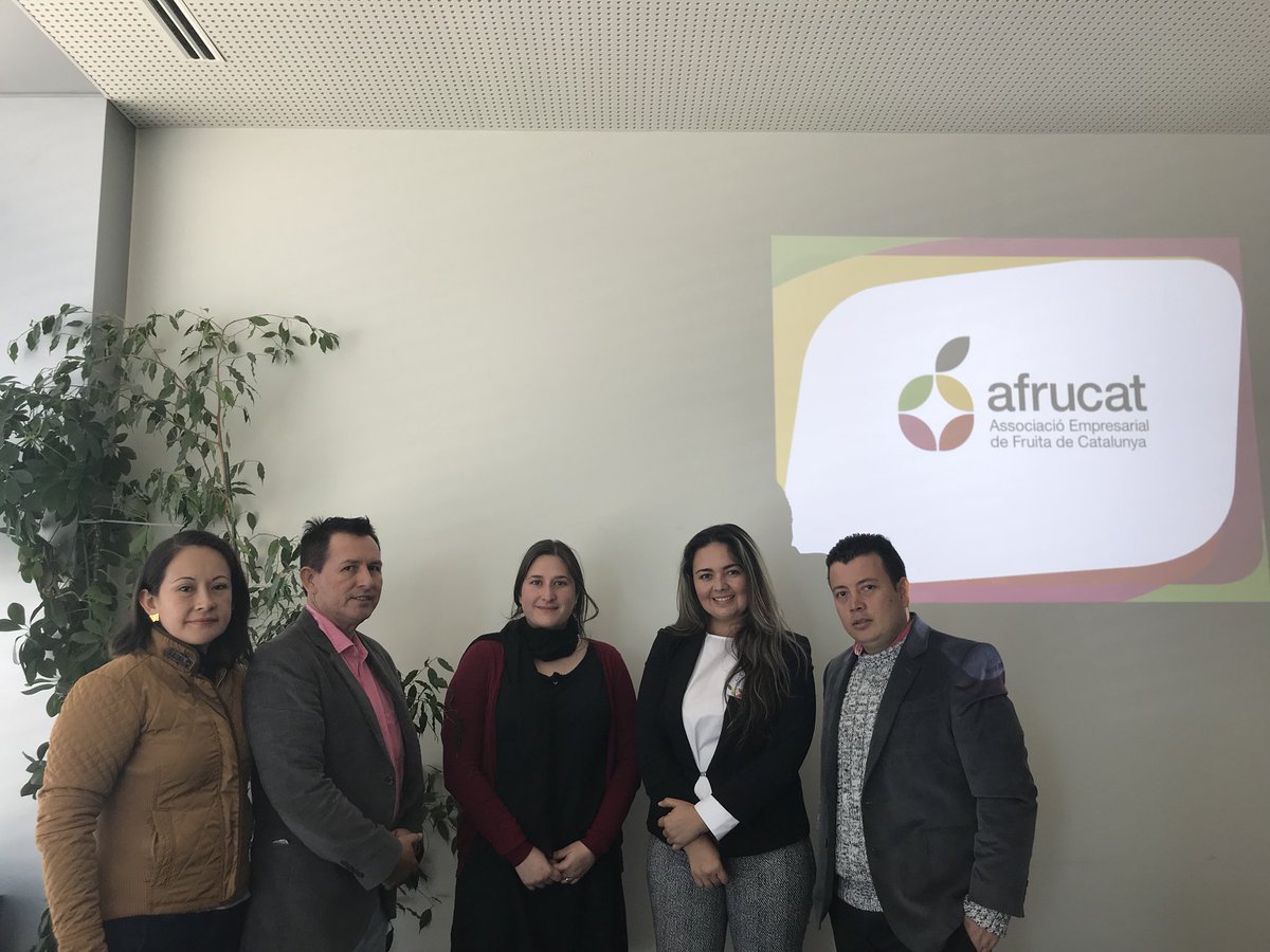 carlosrojasaren's tweet photo. Estuvimos con Sarah Ruiz de @Afrucat para conocer los programas y proyectos que apoyan a los empresarios y productores agropecuarios. Muchas por compartir sus experiencias con nosotros. https://t.co/U7U6yX71rb