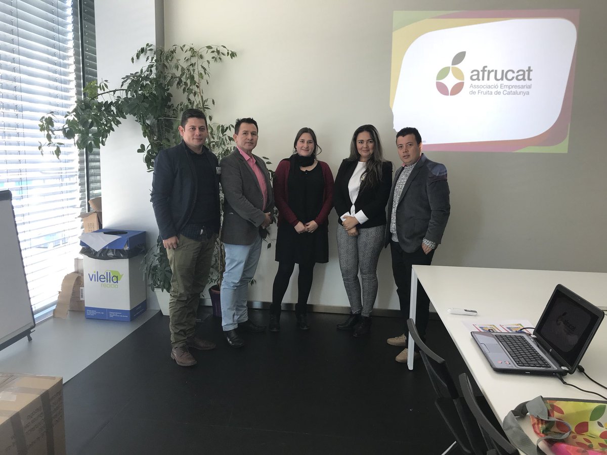 carlosrojasaren's tweet photo. Estuvimos con Sarah Ruiz de @Afrucat para conocer los programas y proyectos que apoyan a los empresarios y productores agropecuarios. Muchas por compartir sus experiencias con nosotros. https://t.co/U7U6yX71rb