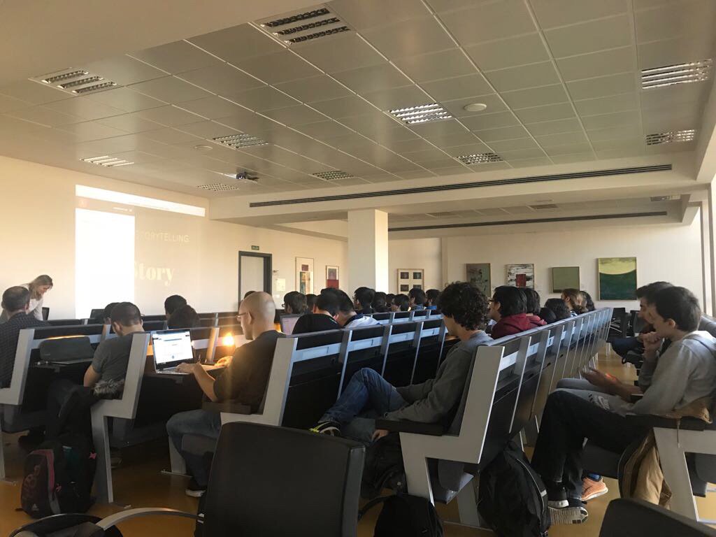 Nagodelos's tweet photo. En marcha la primera formación de #Hack2Pro y -¡cómo no!- la comenzamos hablando de @CARTO. ¡Este finde de #Hack2Progress en Santander promete!
#BigData #hackathon https://t.co/wznWrU5fSc