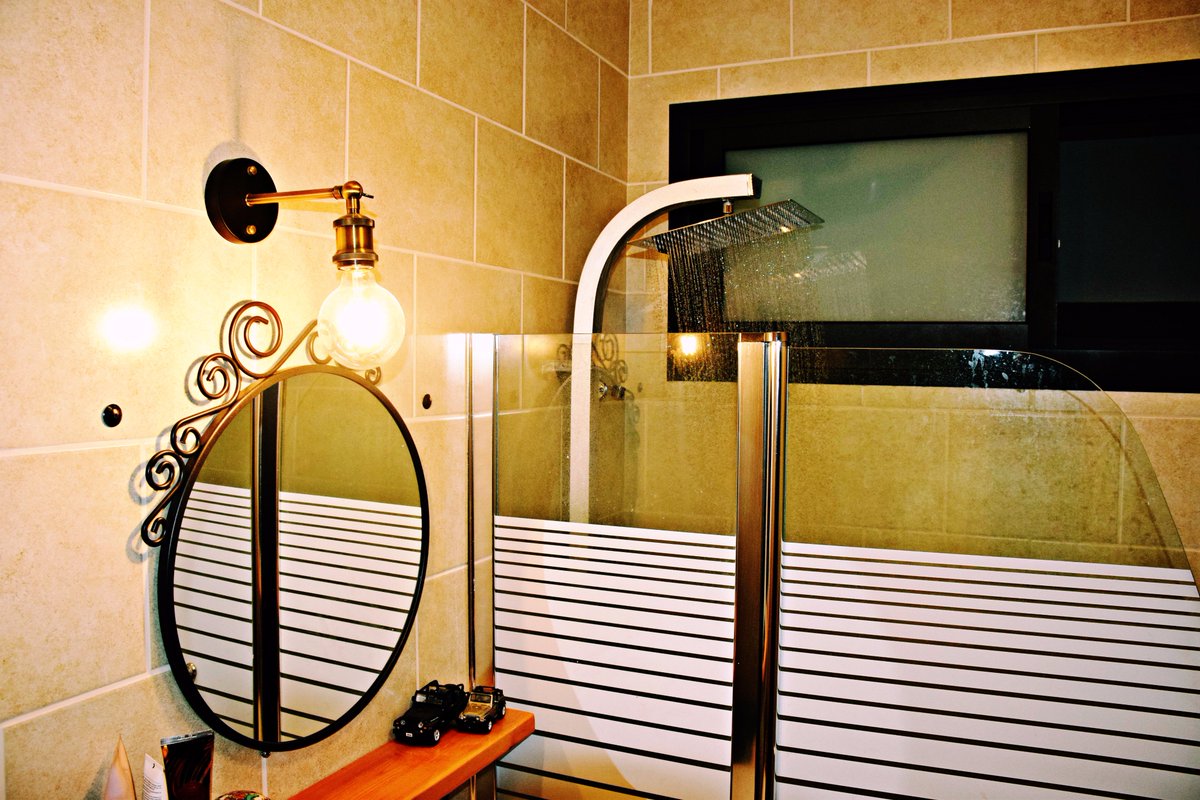 Happylikeit's tweet image. That's what I call a #luxury #shower !!
Thanks for Nena for the great photo from her shower with Happy-li rain shower head :) 
#design #showertime #happy