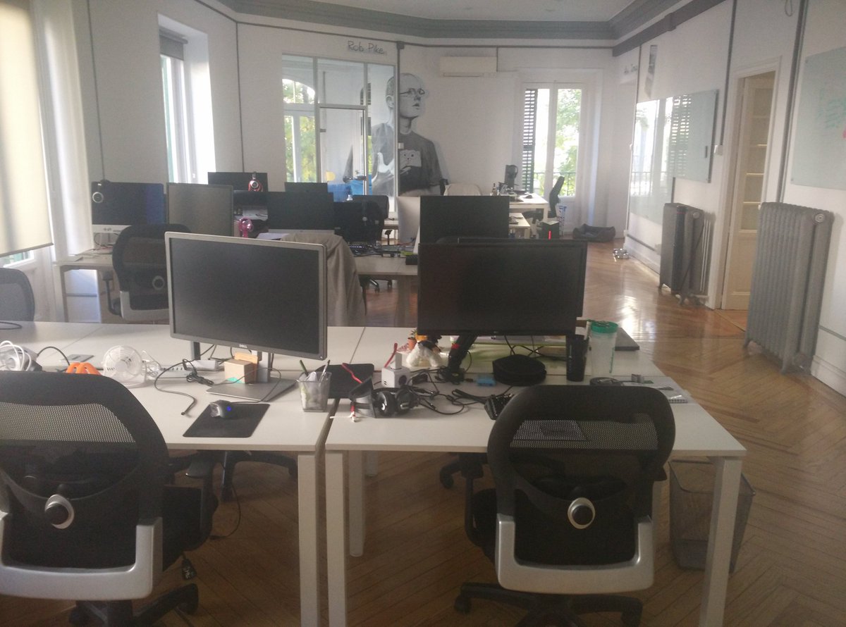 vadimlearning's tweet photo. Friday office at @srcd_: everybody is remote except myself #LonelyFool https://t.co/GNabaJpYNZ