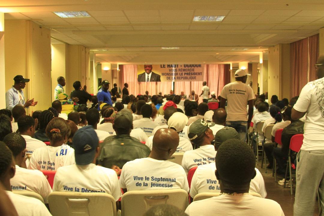 TeamBLAGabon's tweet photo. @BriceLaccruche partage aux francevillois la vision du @PresidentABO sur l'autonomisation de la femme et la jeunesse. #Gabon #Franceville #TeamBLA https://t.co/pWMDM5zo40