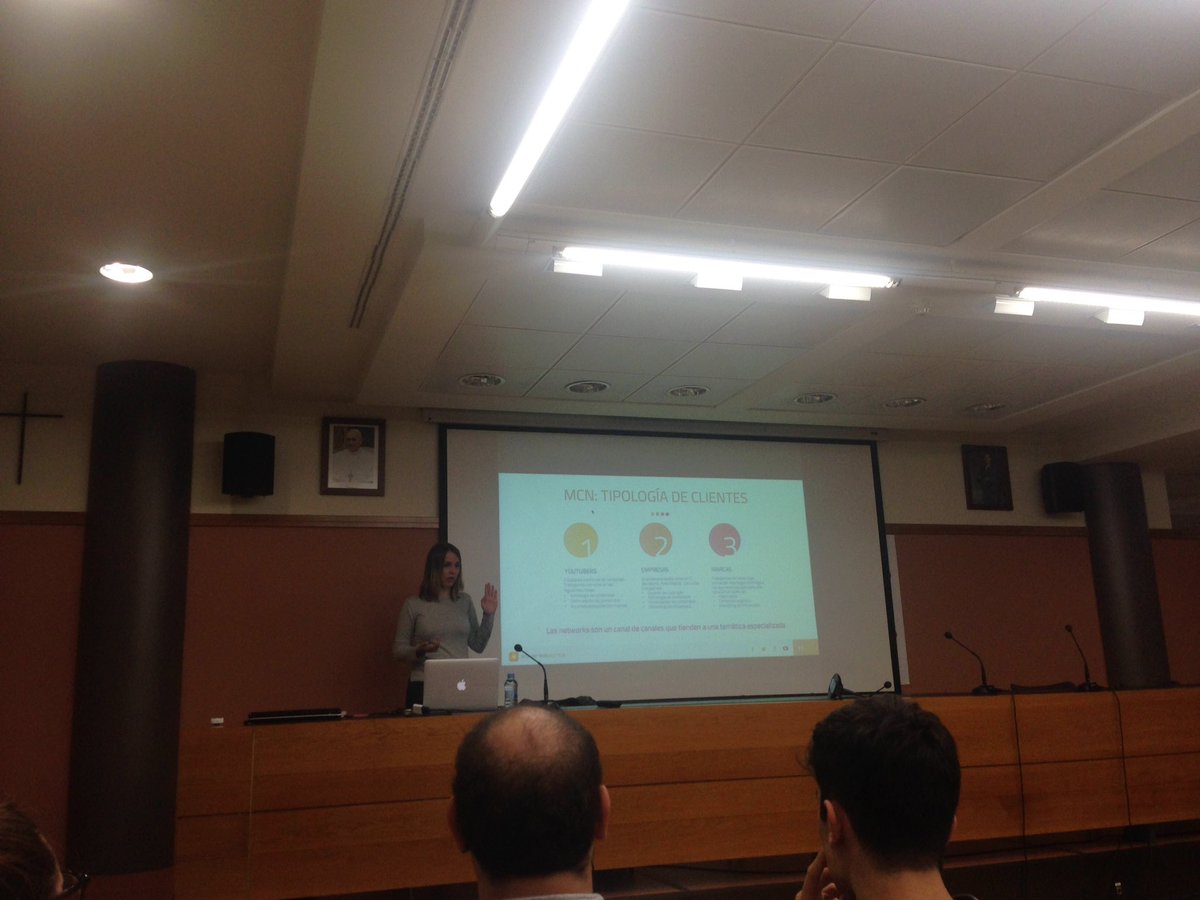 Jrg_Martinez's tweet image. "Los youtubers se retroalimentan con los comentarios de sus seguidores y hacen que participen " @paulaguinotvera #youtubemasterclass