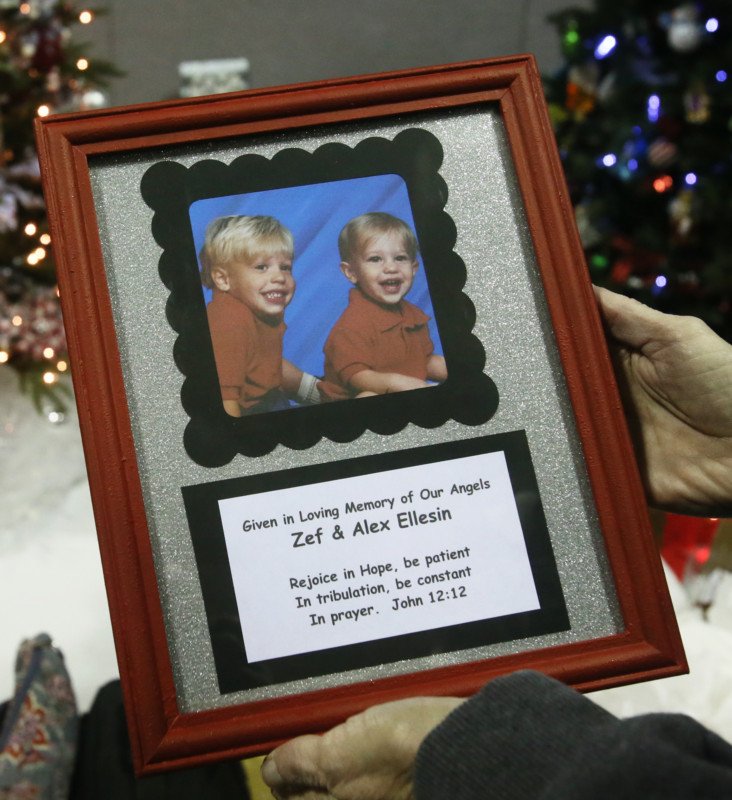 AkronChildrens's tweet photo. Holiday Tree Festival ready to ring in the holidays via @blinfisherABJ @ohiodotcom #HTF17
https://t.co/rP7c27jMAz https://t.co/rMQlHYCTID