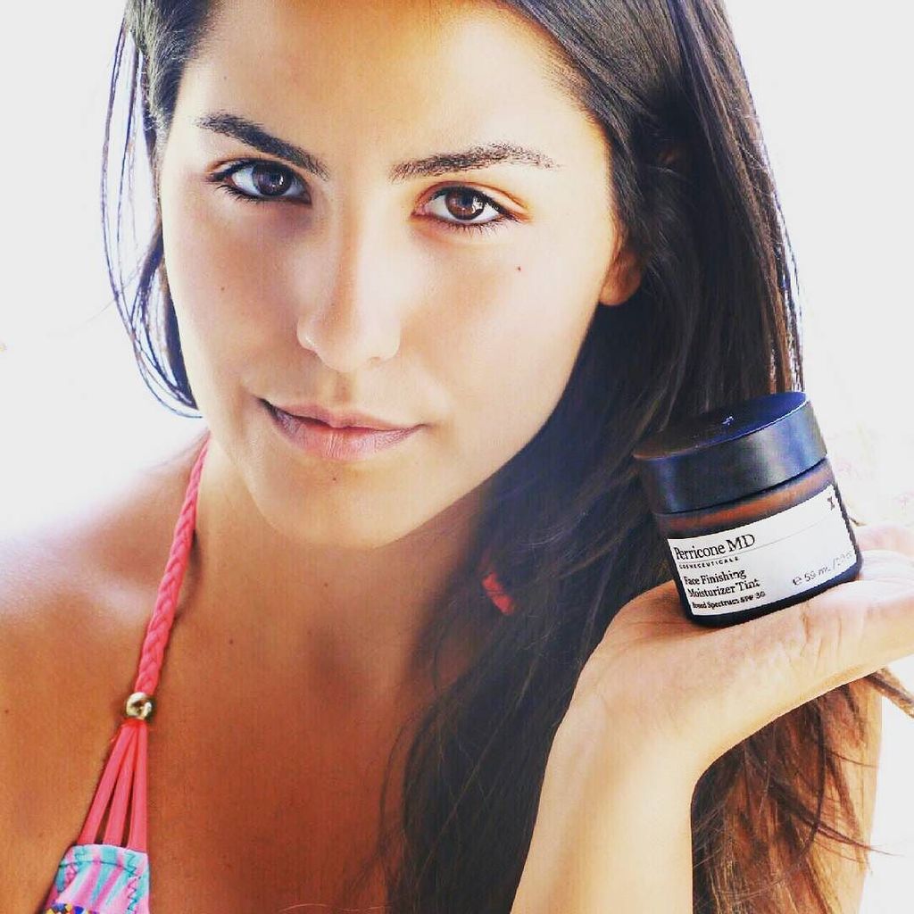 BestofBeauty_SA's tweet photo. #Perricone MD Face Finishing Moisturizer is a luxurious, rose-scented anti-ageing moisturizer that helps to restore moisture, radiance, and firmness to the skin for a hydrated, smooth and luminous complexion.

Tags:
#beautysa #beautytips #blogpost #besto… https://t.co/utHKE6LoZL https://t.co/K78zSNgG9D