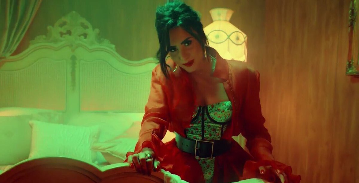 PopCrave's tweet photo. The music video for #ÉchameLaCulpa by Luis Fonsi and Demi Lovato has been released! Watch here: https://t.co/dbK65Mz2QT https://t.co/LnCaNbGu5N