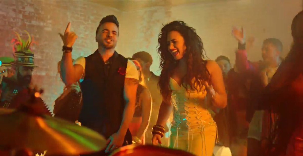 PopCrave's tweet photo. The music video for #ÉchameLaCulpa by Luis Fonsi and Demi Lovato has been released! Watch here: https://t.co/dbK65Mz2QT https://t.co/LnCaNbGu5N