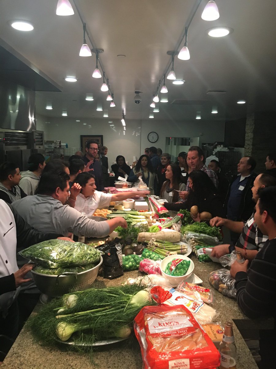 JohannaRiveraSF's tweet photo. This is how we roll! π
π§π₯π€πΆπππ₯π#pacificcatchteam #ironchefcompetition #goodtimes https://t.co/SPjZbJUifK