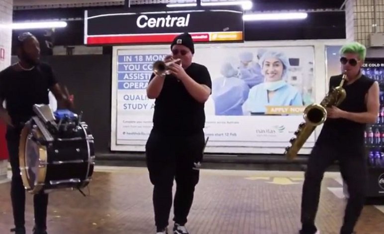 TheMusicComAu's tweet photo. EXCLUSIVE: Watch @TooManyZooz surprise a Brisbane train:
https://t.co/aLGak0x7yz https://t.co/78QVcvtAwU
