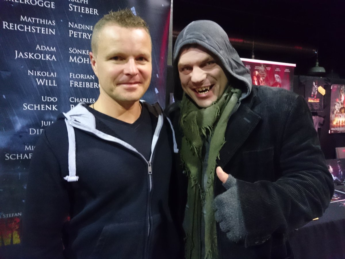 Marc_Hartkamp's tweet photo. @MontrakMovie War nett mit euch zu plaudern, beim @houseofhorrorss ;) https://t.co/314sCYxoU0