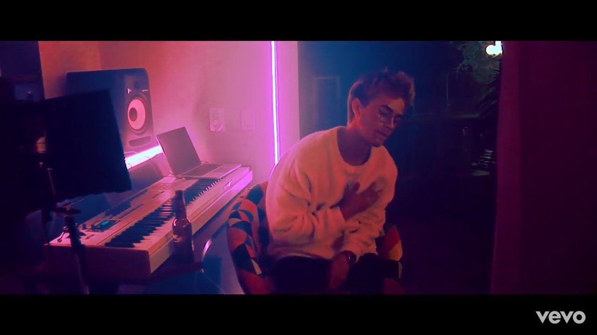 Didasyaadah_'s tweet photo. I'm watching #BEGMusicVideo this is the most amazing music video I have ever seen before. My favorite part @JackJ from #BEGMusicVideo ❤💖💕 https://t.co/KPLCiEKhC7