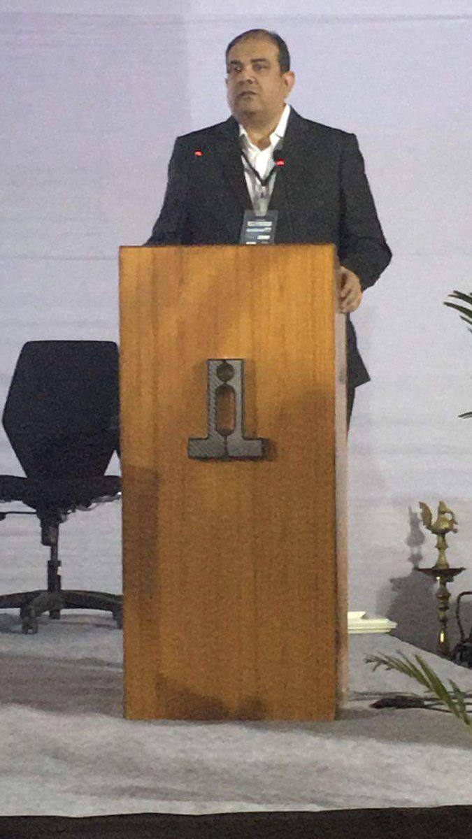 pradanyaiihmr's tweet photo. Curators are #ContentAggregators. Content aggregators are killing content creators. #UsersGeneratedContent is the future: Salil Kalianpur Ex Vice President of Marketing, GSK at #Pradanya2017 @IIHMRUniversity #Jaipur https://t.co/u9RNN5rURE