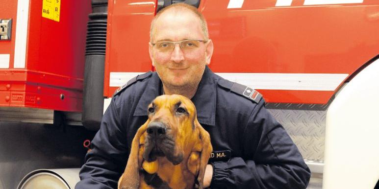 rheinpfalz's tweet photo. #Altleiningen: Feuerwehrhund vergiftet (fkk) https://t.co/uOuQwmsSWS https://t.co/iij3jIelw3