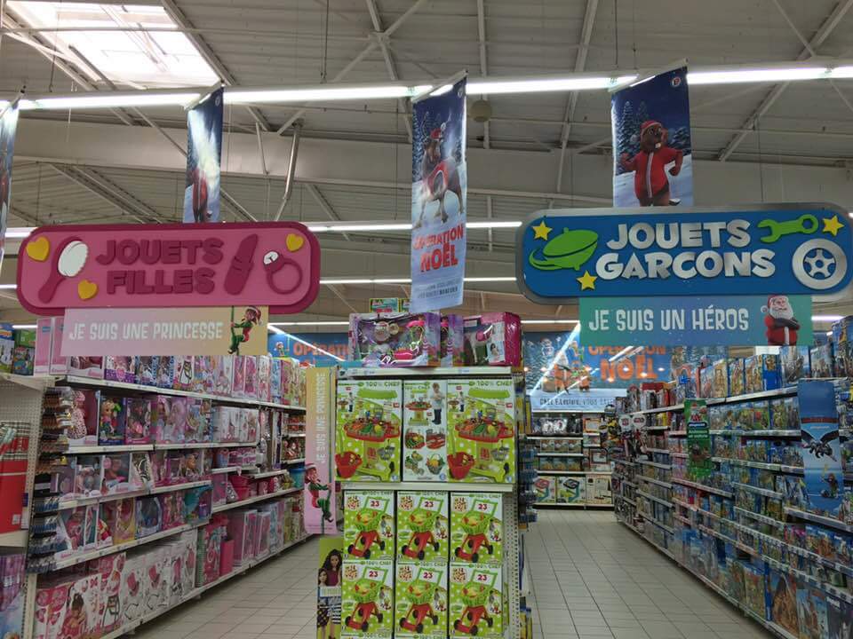 Merci aux grands magasins de nous rappeler comment savoir si on est une fille ou un garçon...