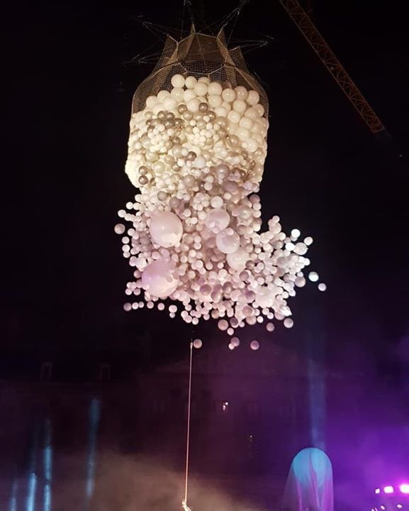 NPasteuning's tweet image. #bijenkorf laat ballonnen op tijdens #turnoffthelights. Wat een misser!! #gemeente#Amsterdam wanneer gaat u dit verbieden?