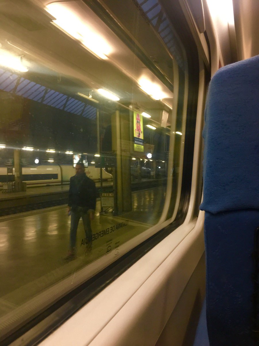 BettySala's tweet photo. He corrido los 100 metros lisos sobre mármol recién pulido, abrigo amarillo, cara de loca y tacones y no me han detenido.
Buenos días!
@Renfe #Pahabermematao #QueLoPierdo #MálagaExperience https://t.co/KMAxiZLj6l