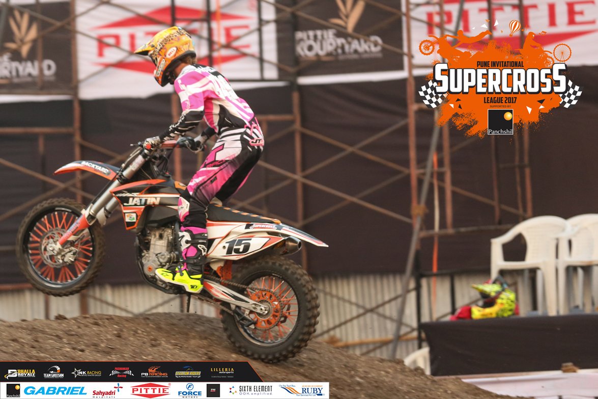 punesupercross's tweet photo. #Practiseday has set up the perfect #momentum for the #sxriders at the #punesupercoss. One can wonder what a thrill it would be today when #teams battle it out today. Grab your seat from https://t.co/JNSZzBDky8 & witness the #biggest #dirtracing #event 17th-19th November 2017 https://t.co/Ttvt8gLwbZ