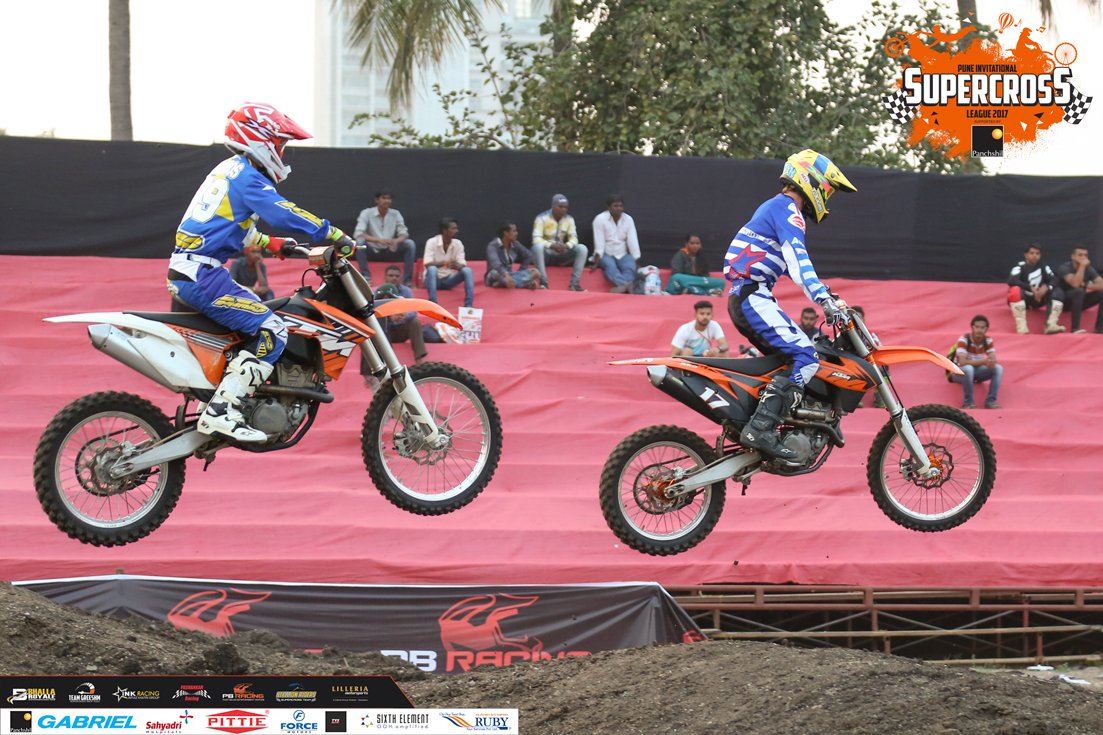 punesupercross's tweet photo. #Practiseday has set up the perfect #momentum for the #sxriders at the #punesupercoss. One can wonder what a thrill it would be today when #teams battle it out today. Grab your seat from https://t.co/JNSZzBDky8 & witness the #biggest #dirtracing #event 17th-19th November 2017 https://t.co/Ttvt8gLwbZ