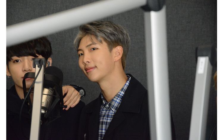 ArabJungKook's tweet photo. 📸🌟- صور | بانقتان في راديو 102.7 KIIS FM https://t.co/eseWOZiIwT