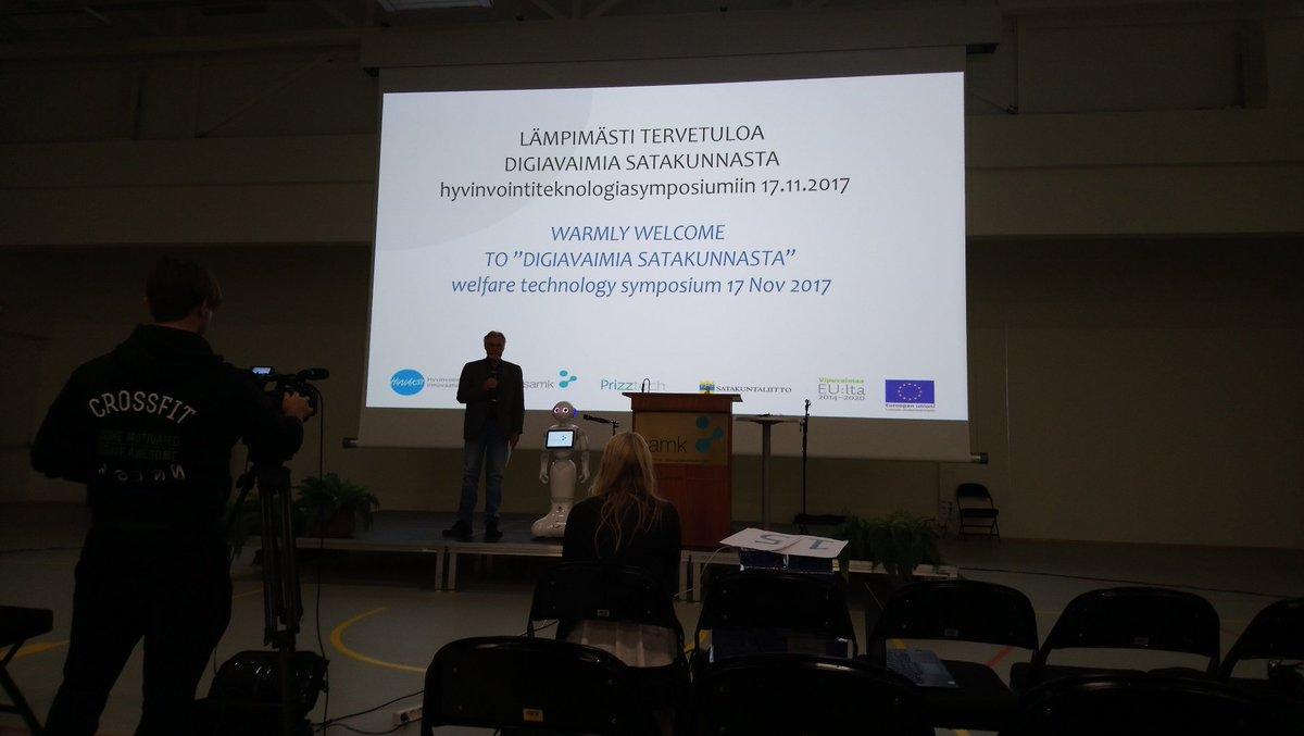 prizztech's tweet photo. #SAMKin yliopettaja Andrew Sirkka ja Pepper-robotti avasivat Hyvinvointiteknologian Symposiumin #hyvinvointiteknologia #robotiikka #HYVÄKSI https://t.co/WTVEhCAIaI