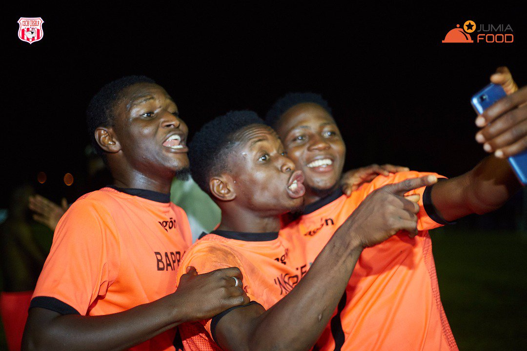 cech_urself's tweet photo. @agon_abj @JumiaFoodNG A selfie with the champions 👅

#JumiaFoodOnCech✔ #Agon7 https://t.co/DnmgeHxQoL