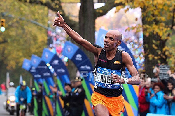 RunBlogRun's tweet photo. In his final marathon of his elite career, @runmeb took 11th in 2:15:29, @nycmarathon , #nycmarathon, #nyrr, #abbottwmm, #theshoeaddicts, #runblogrun, #GOMEB, #skechersperformance, #runningnetwork https://t.co/qt5hojWHK9 https://t.co/uWyEeuosPM