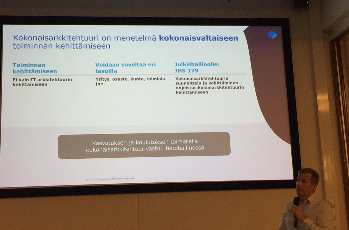 Tommi Lehto @Capgemini ’sta Haikon rehtori ja johtajapäivillä. Kokonaisarkkitehtuuri on menetelmä kokonaisvaltaiseen toiminnan kehittämiseen. @HelsinkiOppii