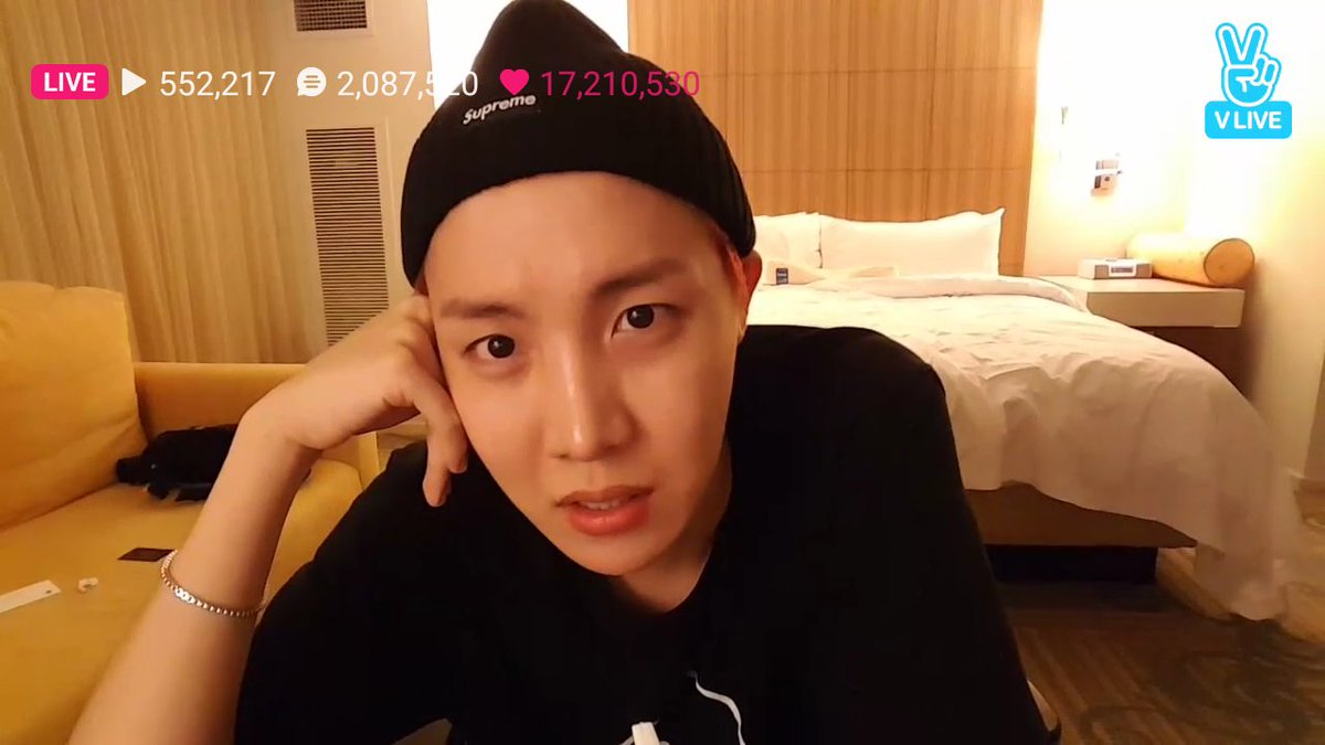 hopenight_sg's tweet photo. Sorry for spamming!!! 
Here's the last post of my compilation of #AngstHobi!!! 😍😍😍

#JhopeVlive #JHOPE #호비 #제이홉 #홉이 #호석 #방탄소년단 https://t.co/jIfPdsw2Oz