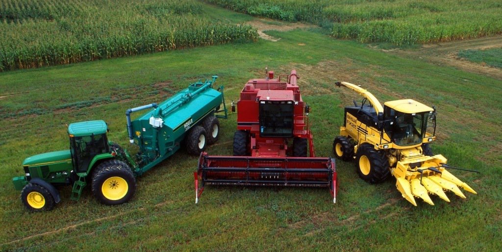 TulinSnr's tweet photo. Mechanization has both pros and cons. One side its improves efficiency &amp;on the other hand it reduces casual workers who support their families.Sensitive area. How can  farmers improve efficiency without reducing employment! #agriculture #AgribusinessTalk254 https://t.co/CIyWWSEtA0