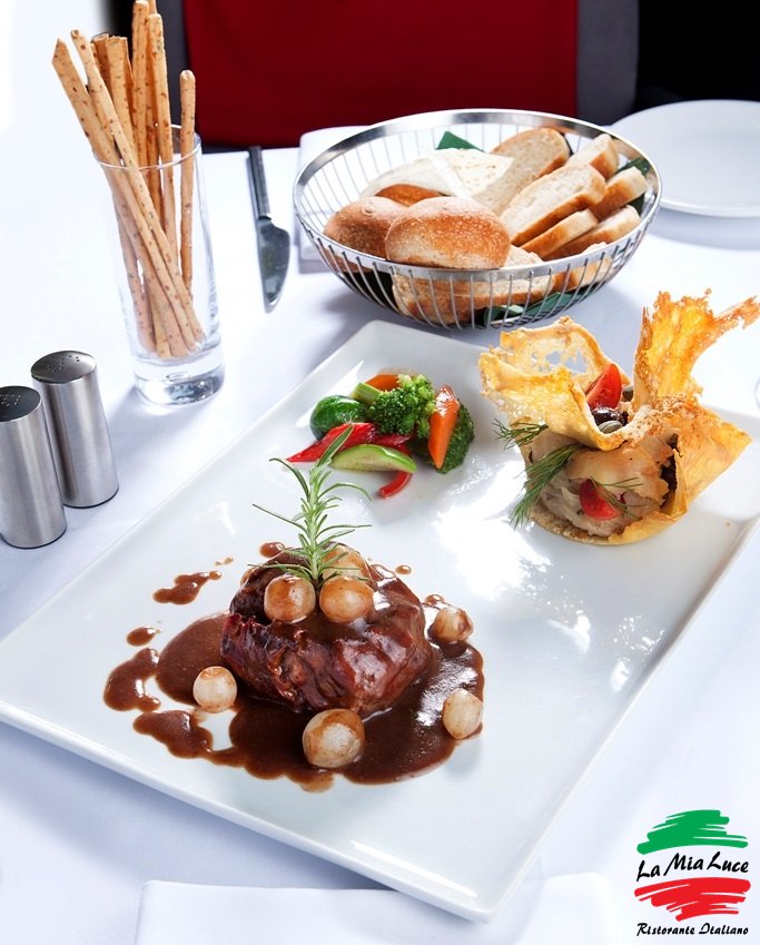 Akdeniz’in sıcak denizlerinden gelen taze balıklar, el yapımı makarnalar, İtalyan mutfağının karakteristik lezzetlerinden olan risottolar, taş fırında pişen ince hamurlu pizzalar; çeşitli baharatlar ve Akdeniz yeşillikleriyle hazırlanan sunumlar... #LaMiaLuce #Suadiye #food #yum