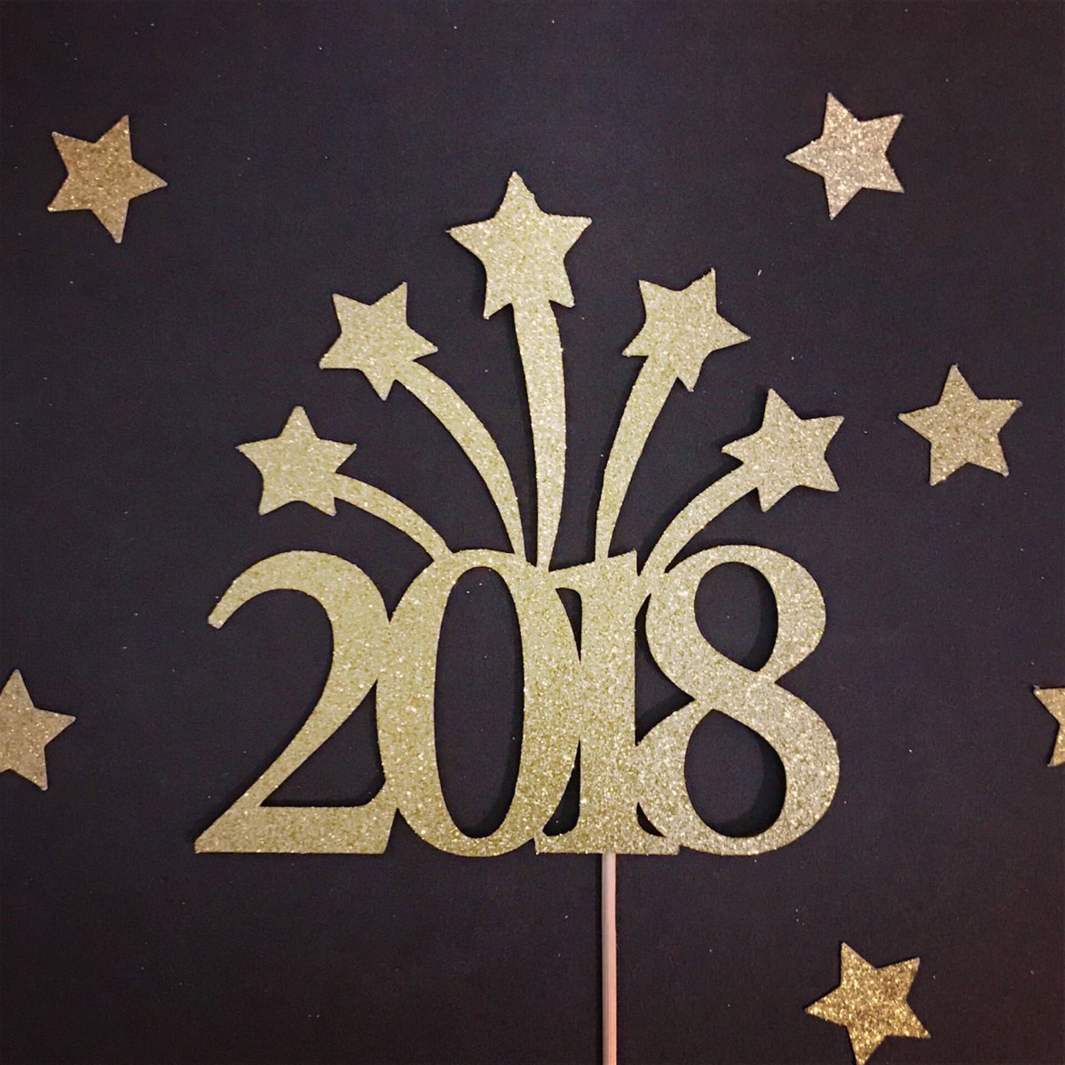 TopperConfetti's tweet image. The latest addition to my #etsy shop: #newyeardecoration #2018centerpiece #2018caketopper etsy.me/2zaDzm0