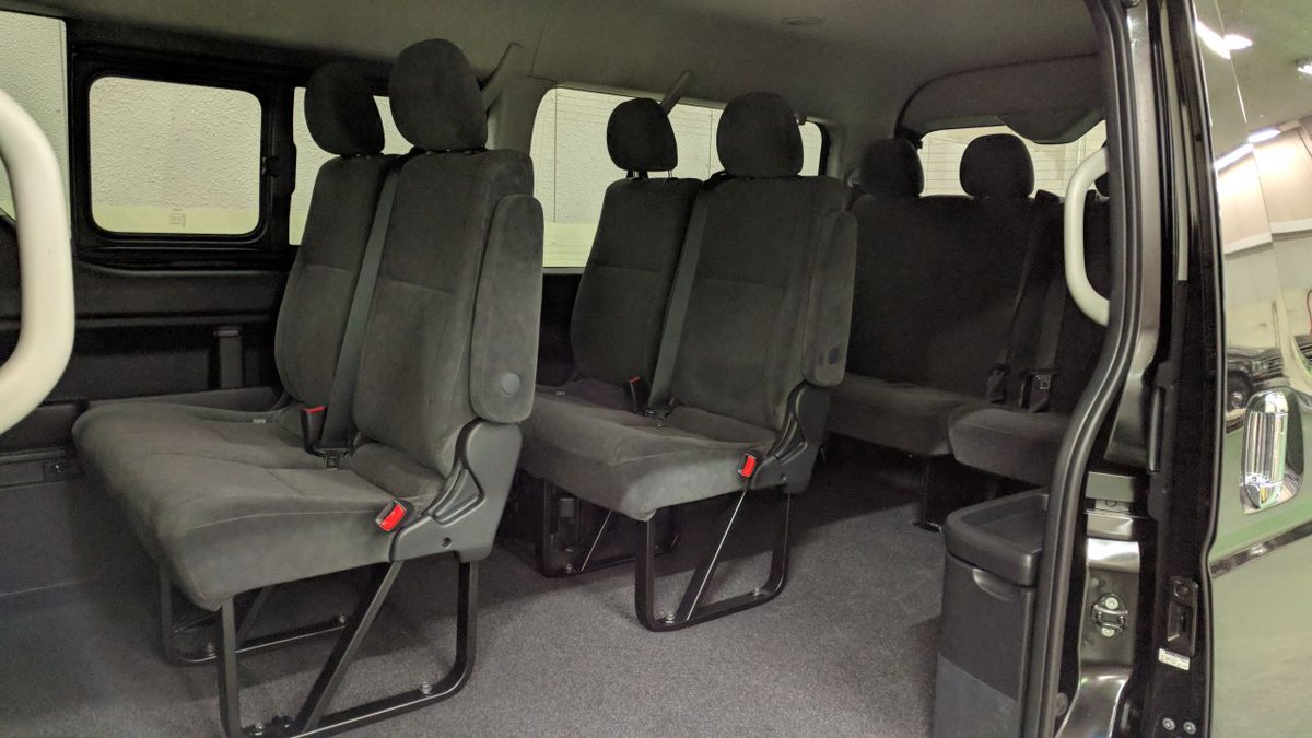 ハイエース専門店flexdream仙台東 新車が入庫しました ハイエースワゴン Gl 4wdのブラックになります 車体がブラックですと やはり迫力がありますねッ 今回のハイエースワゴンは純正になっております 内装 外装ともに純正の為 お客様の