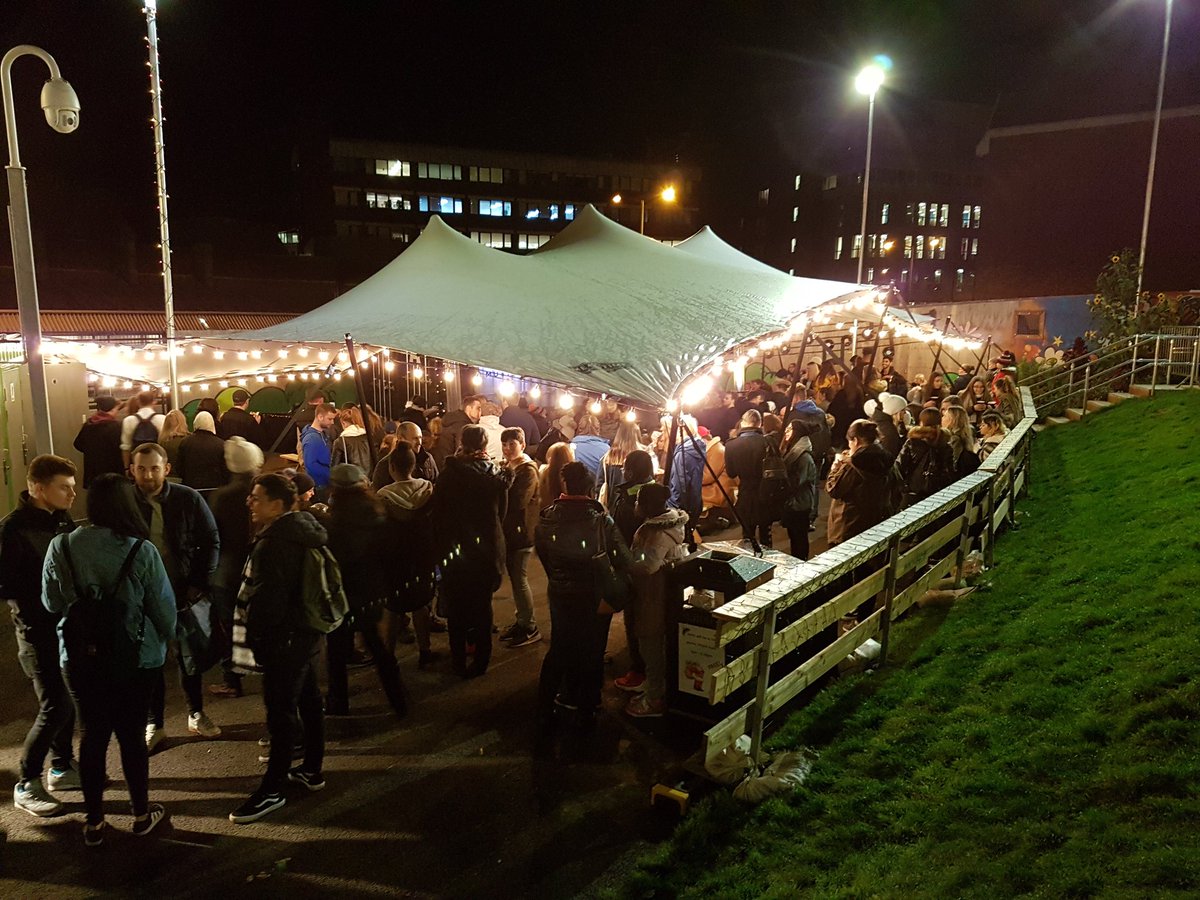VillageGford's tweet photo. Thank you to everyone that visited @VillageGford and @VillageIceRink last night for the #Guildfordlights switch on!! @PGradio @eagleradio @TG2Surrey @GuildfordBC https://t.co/ec1Qbw8K8Z