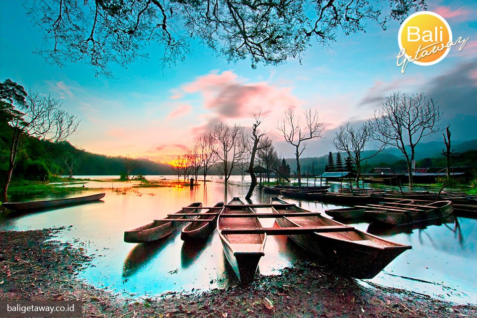 BaliGetawayID's tweet photo. Danau Tamblingan Bali, menyuguhkan wisata alam yang memang bukan untuk komersil. #PakaiProdukIndonesia #BaliGetaway https://t.co/0Vzqc3zCCo