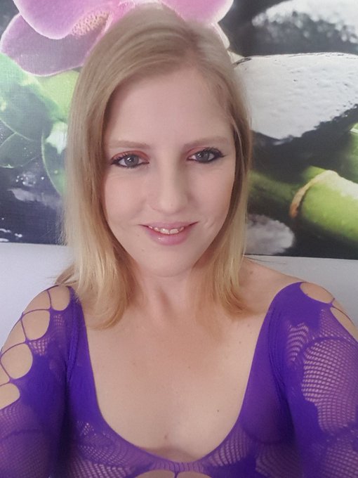 Hi ich bin jetzt online f&uuml;r euch kommt mich bei visit-x im livechat besuchen @hot_german_amateur_girls<a href="/tag/amazing"class="tags"><span>#amazing</span></a><a href="/tag/selfshot"class="tags"><span>#selfshot</span></a><a href="/tag/visit_x"class="tags"><span>#visit_x</span></a>