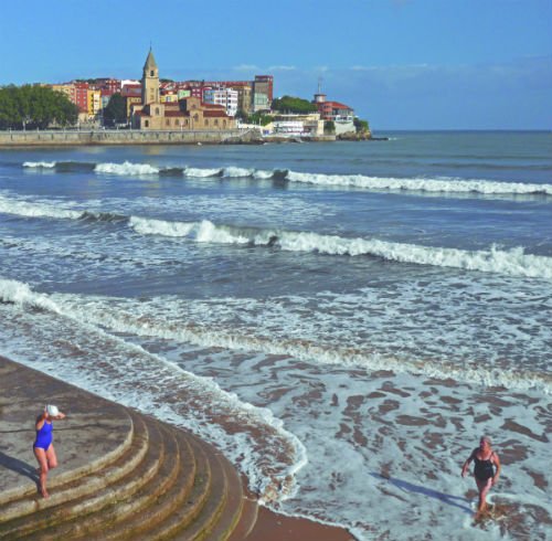 ElmundoBolsillo's tweet photo. A orillas del Cantábrico se asoma Gijón, una ciudad llena de energía, donde la naturaleza, la cultura y el patrimonio son el reflejo de un rico pasado histórico https://t.co/jt1IUyVRhW https://t.co/DMCWtz5zxb