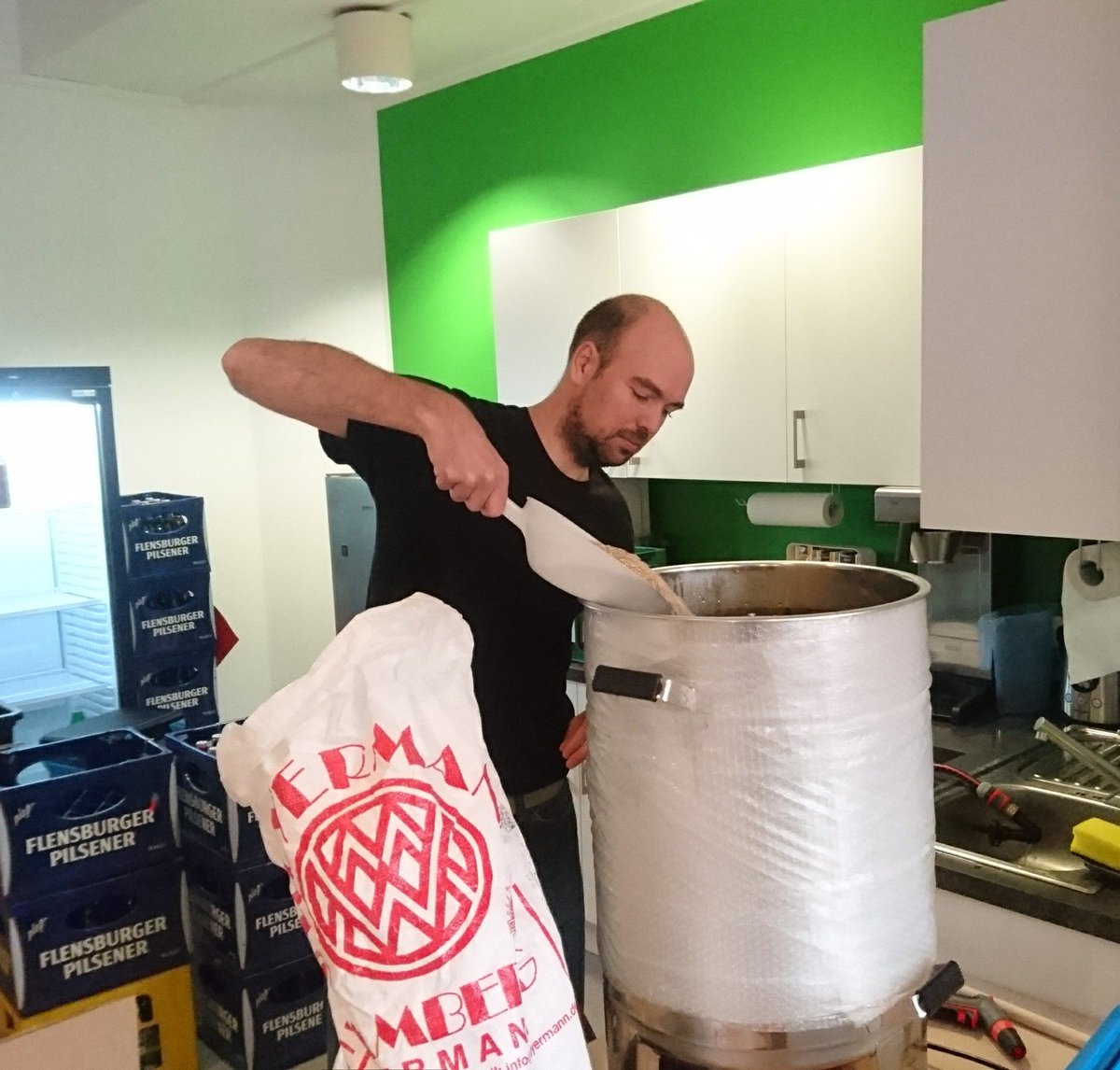 Das Malz wird eingemaischt! #camunda #craftbeer #brewing
